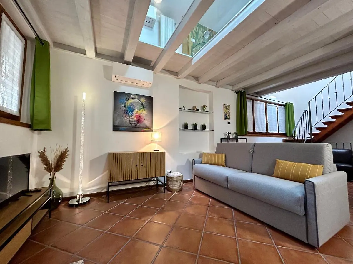 Sunflower Apartment Peschiera del Garda 0*,  Italien